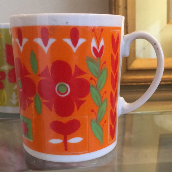 MCM Japan Cheerful Mugs. Set of 4. - Picture 5 of 7